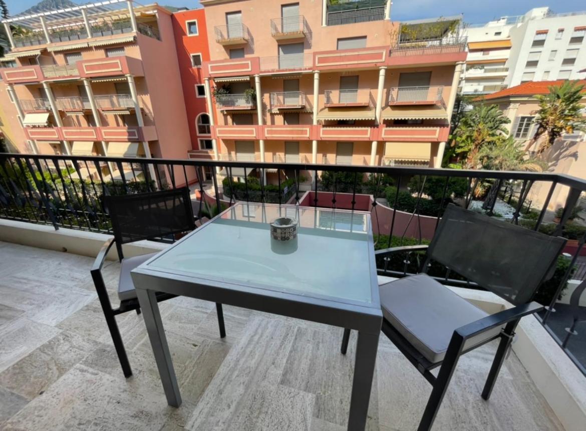 studio 2 pers , 40m2 en bord de mer avec vue mer Menton Extérieur photo